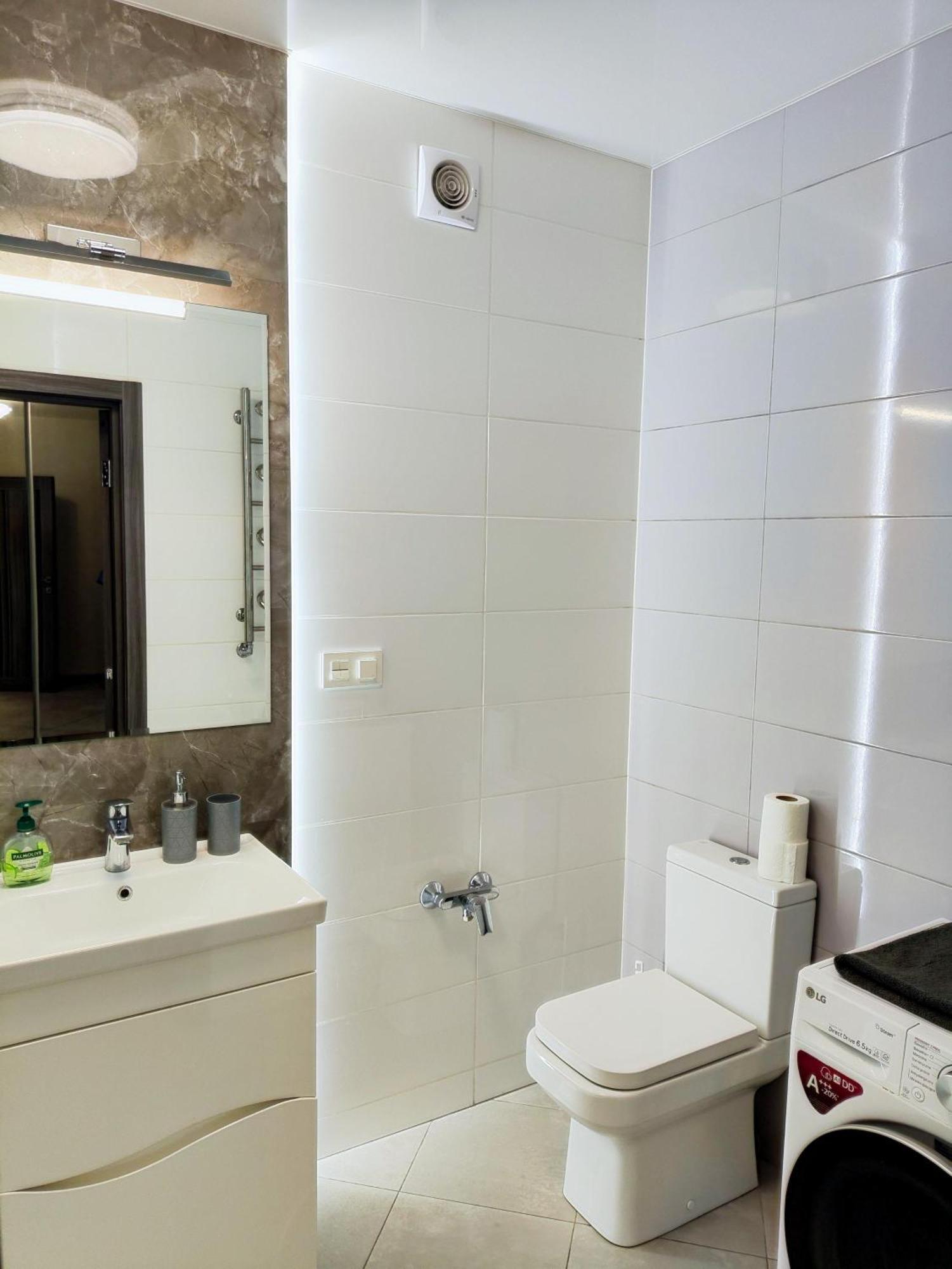 Арт-Де-Львів Apartamento Exterior foto