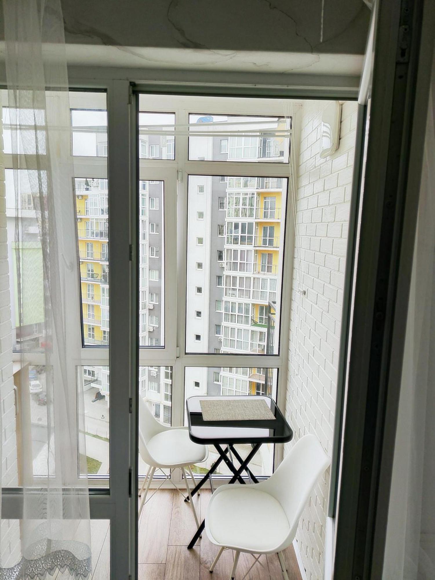 Арт-Де-Львів Apartamento Exterior foto